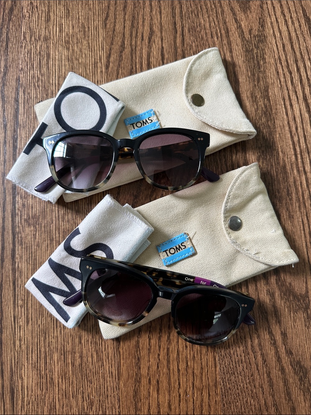 TOMS Sunglasses (set of 2)